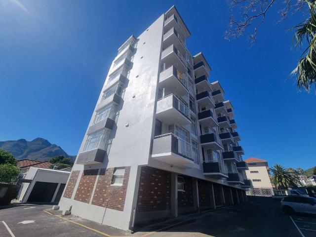 Unfurnished 2 Bedroom apartment To Rent in Tamboerskloof