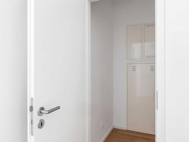 Unfurnished 2 bedroom flat with balcony next to Köllnischer Park