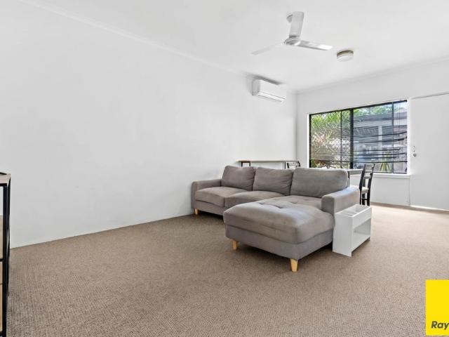 UNFURNISHED 2 BEDROOM HOLLOWAYS BEACH UNIT