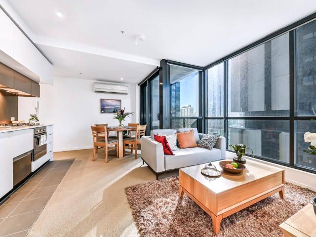 UNFURNISHED 2 bedroom in the heart of Melbourne CBD