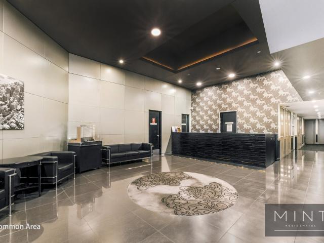 unfurnished 2 bedroom penthouse with 2 x carspace