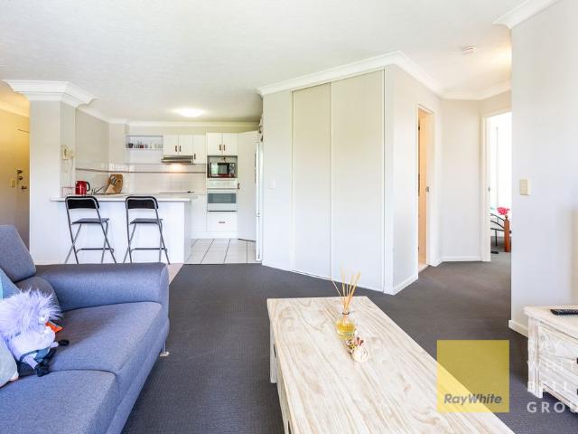 UNFURNISHED 2 BEDROOM UNIT IN THE HEART OF SOUTHPORT