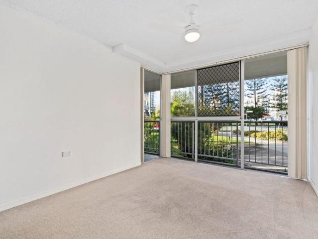 UNFURNISHED 2 BEDROOM UNIT IN BROADBEACH
