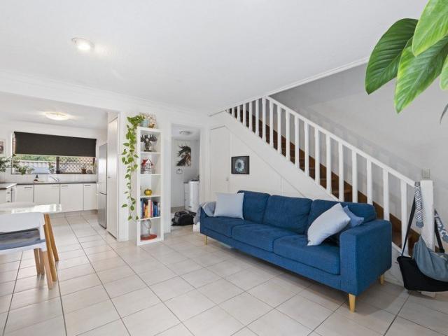 Unfurnished 2 Storey Townhouse