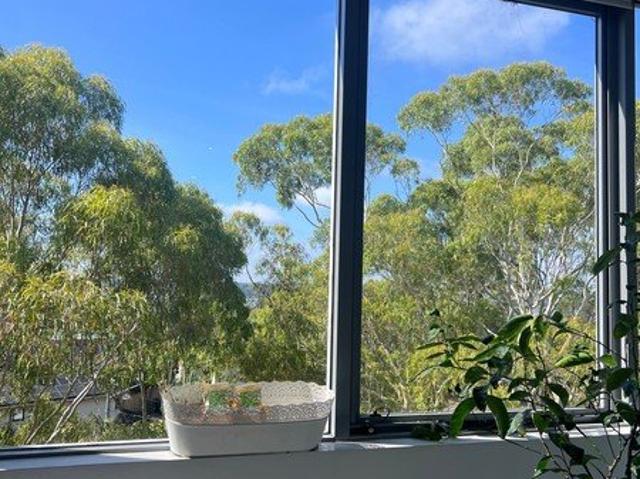 Unfurnished 2B+2B+2xCarpark+top floor river views + closed balcony with blind