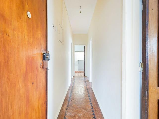Unfurnished 3 bedroom apartment for rent in Seixal with river views