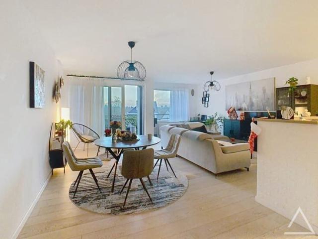 UNFURNISHED 3 bedroom apartment + terrace