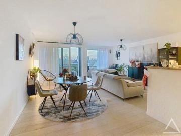 UNFURNISHED 3 bedroom apartment + terrace