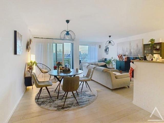 UNFURNISHED 3 bedroom apartment + terrace
