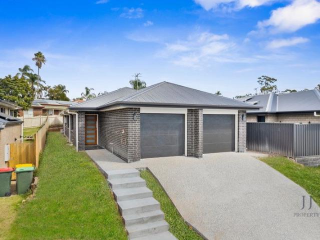 UNFURNISHED 3 BEDROOM DUPLEX!