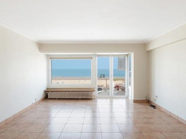 Unfurnished 3 bedroom flat on Rubensplein