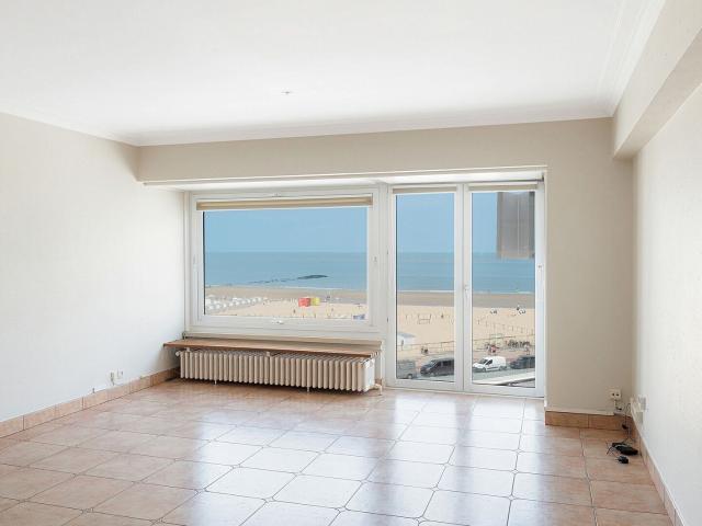 Unfurnished 3 bedroom flat on Rubensplein