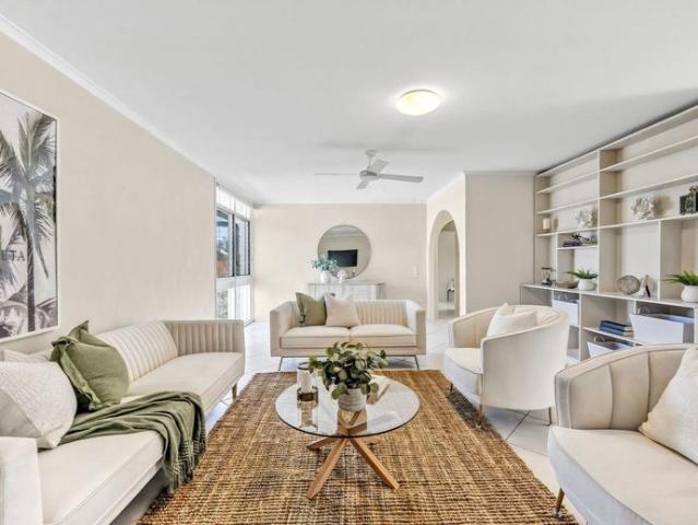 Unfurnished 3 Bedroom Unit on the Top Floor Experience the Noosa Lifestyle!