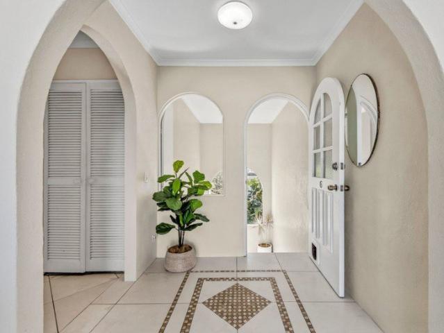 Unfurnished 3 Bedroom Unit on the Top Floor Experience the Noosa Lifestyle!