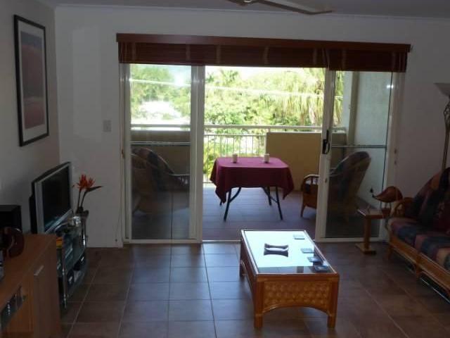 Unfurnished Townhouse One Street Back From The Beach