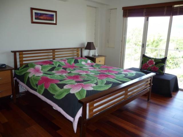 Unfurnished Townhouse One Street Back From The Beach