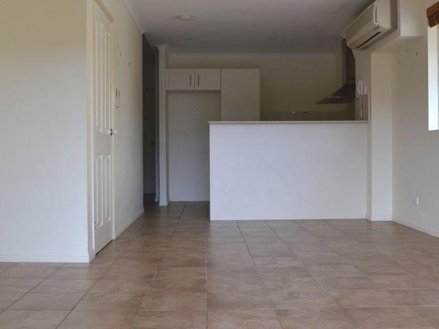 Unfurnished Townhouse One Street Back From The Beach