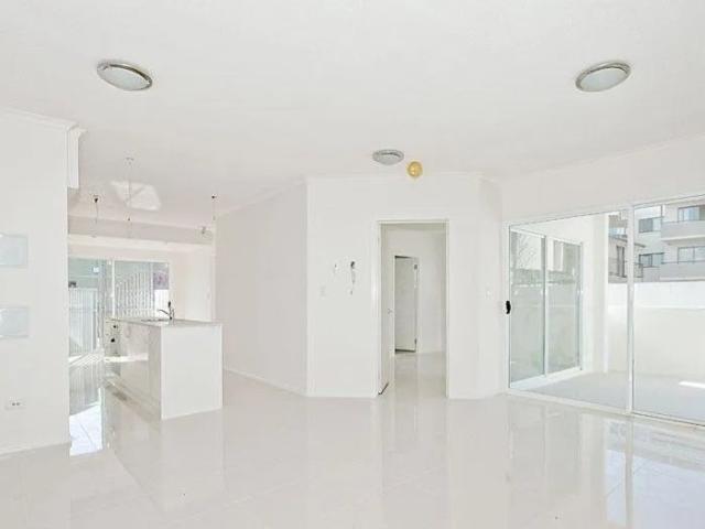 Unfurnished Two Bedroom Apartment in A Location @ Spring Hill!