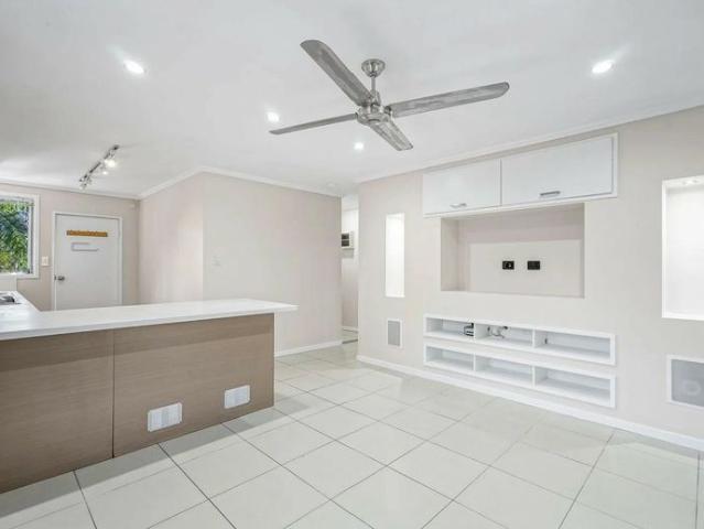 UNFURNISHED UNIT CLOSE TO THE HOSPITAL