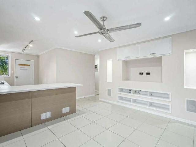 UNFURNISHED UNIT CLOSE TO THE HOSPITAL