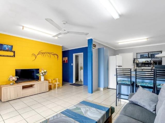UNFURNISHED UNIT IN A CONVENIENT LOCATION!