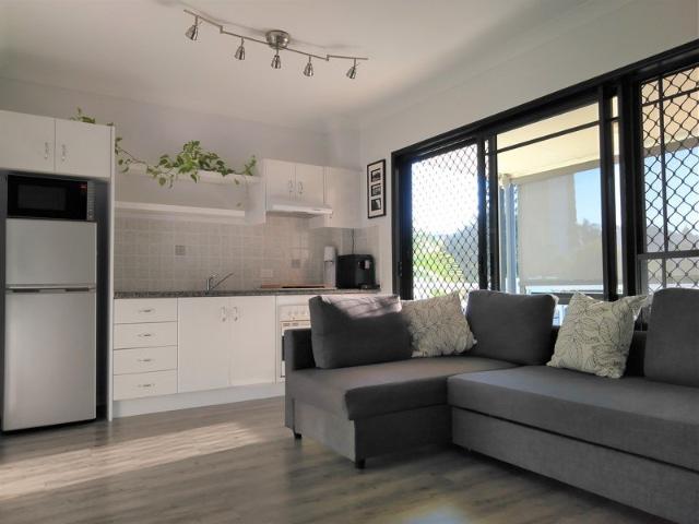 Unfurnished unit, walking distance to Roma Street Parklands and the CBD