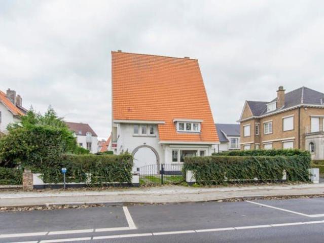 Unfurnished villa for rent near the Casino and Zeedijk in Kn