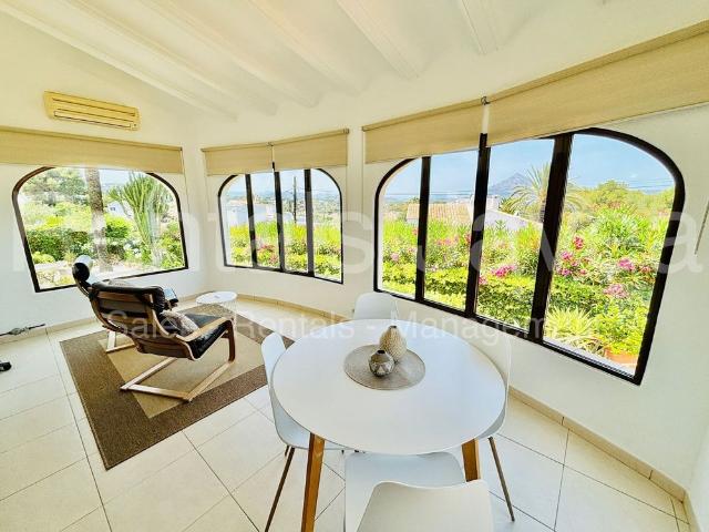 Unfurnished villa on one level for long term rental Javea