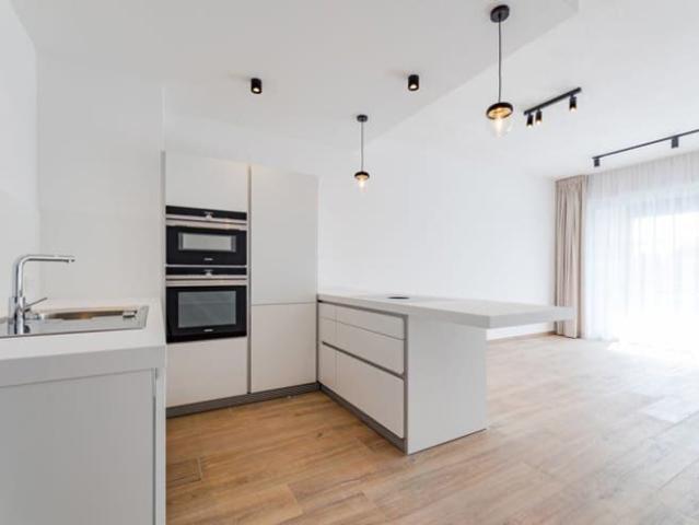 Unfurnished apartment Cavell