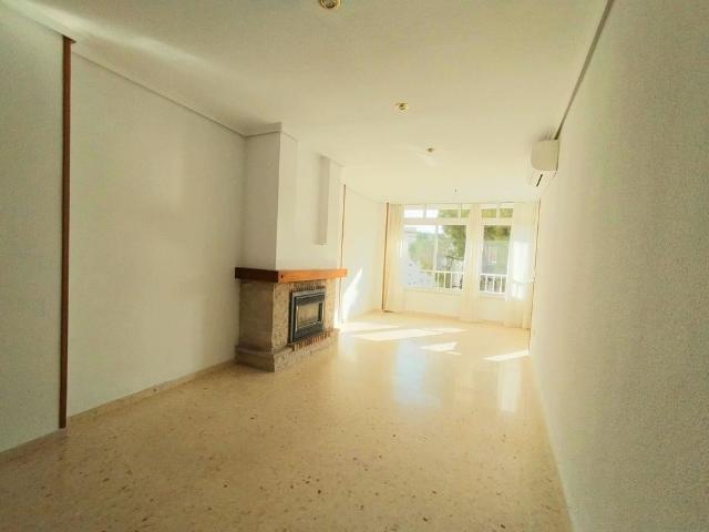 UNFURNISHED APARTMENT, AIR CONDITIONING, COMMUNITY POOL, PARKING, TERRACE, FIREPLACE