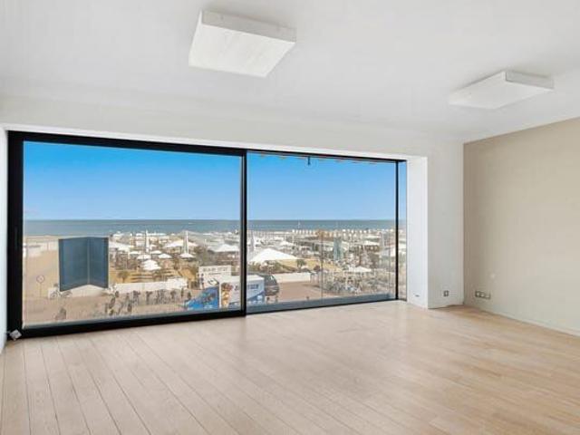 Unfurnished apartment with a sea view near Rubensplein