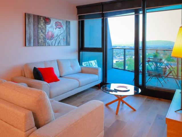 UNFURNISHED APARTMENTS IN HEART OF GLEN WAVERLEY CLOSES TO EVERYTHING