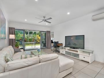 UNFURNISHED BEACHSIDE UNIT!