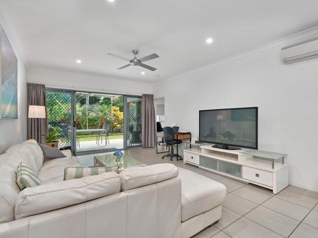 UNFURNISHED BEACHSIDE UNIT!
