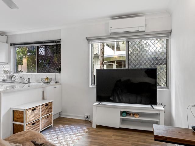 UNFURNISHED CAIRNS NORTH LIVING!