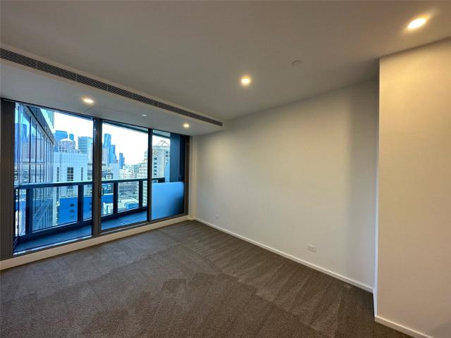 UNFURNISHED CHIC ONE BEDROOM APARTMENT LOCATED IN HEART OF SOUTHBANK