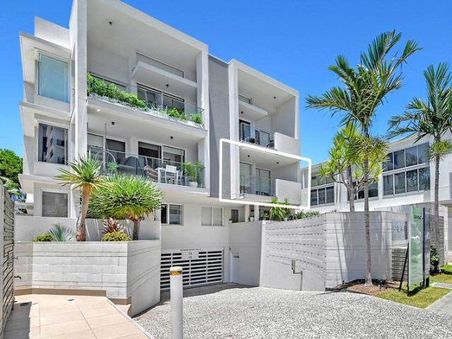 Unfurnished Contemporary Beachside Abode