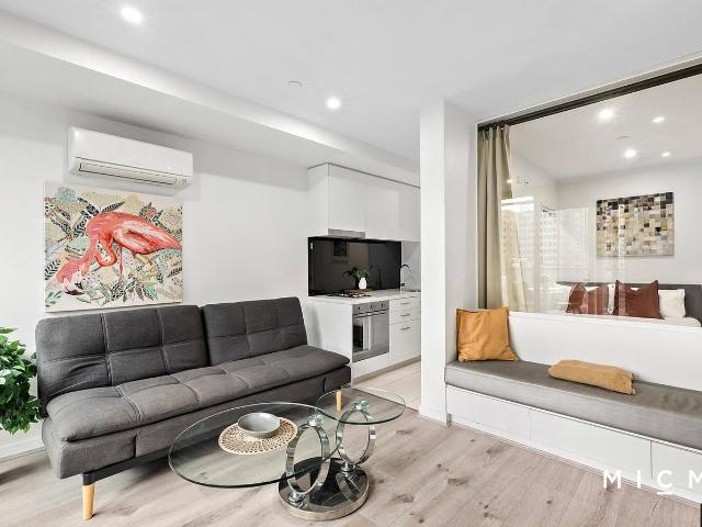 UNFURNISHED FLOORBOARD ONE BEDROOM APARTMENT LOCATED IN THE ARCHIVE MELBOURNE CBD!