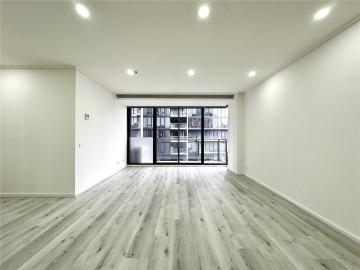 UNFURNISHED FLOORBOARD TWO BEDROOM ONE CARPARK APARTMENT LOCATED IN MELBOURNE TOWER SOUTHBANK!