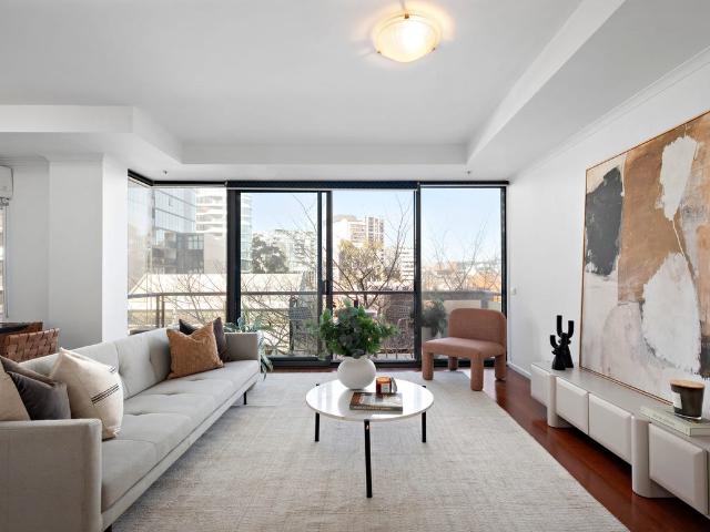 UNFURNISHED FLOORBOARD THREE BEDROOM ONE CARPARK APARTMENT LOCATED IN PARK 88, SOUTH MELBOURNE!
