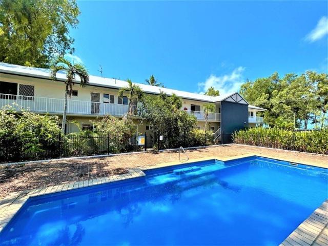 UNFURNISHED GROUND FLOOR UNIT ON THE ESPLANADE A STONE'S THROW FROM THE BEACH!