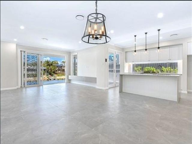Unfurnished Hamptons Haven Moments from Main River