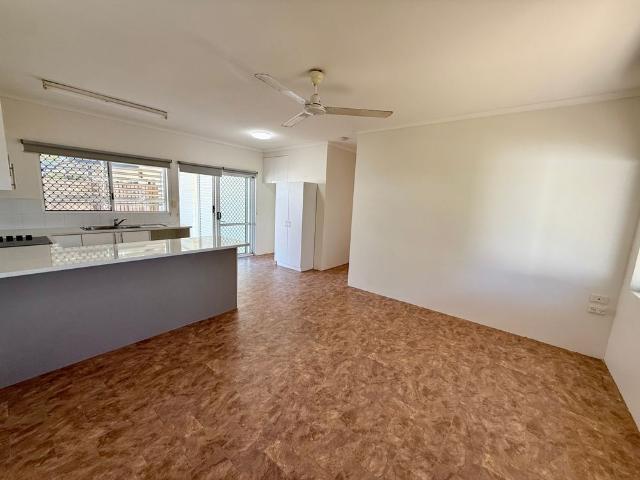 UNFURNISHED HALF DUPLEX IN A GREAT LOCATION!