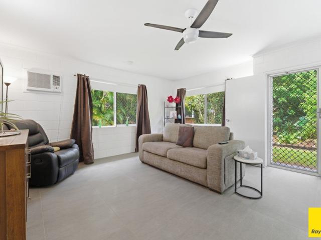 UNFURNISHED HALF DUPLEX IN CARAVONICA!