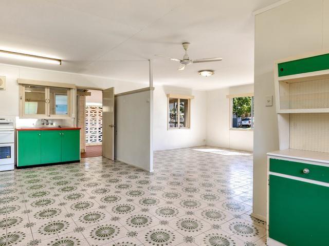 UNFURNISHED HOME WITH PLENTY OF ROOM FOR BOATS CARRAVANS AND MORE!
