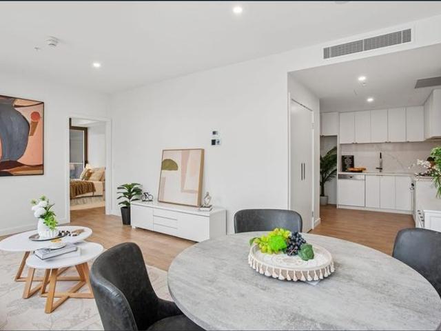 Unfurnished Inner City Luxury Apartment at The Cullinan