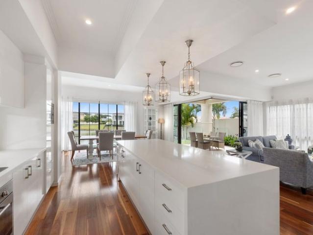 Unfurnished:Luxurious Waterfront Living with Private Jetty & Direct Water Access