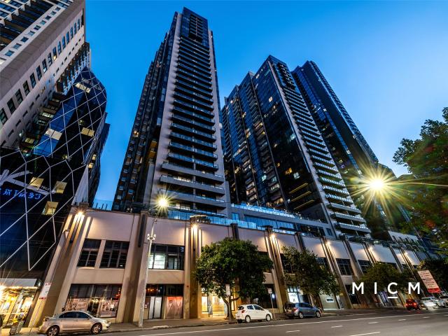 UNFURNISHED: Luxury 2 Bedroom Apartment with Spectacular Bay Views