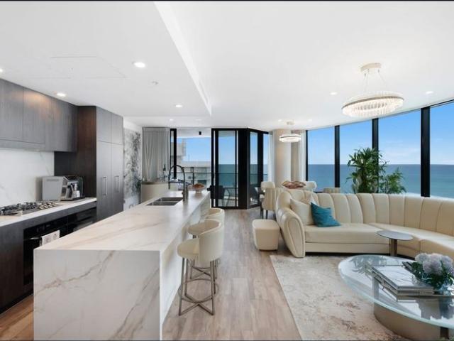 UNFURNISHED LUXURY LIVING | COASTAL ELEGANCE | PRIME MAIN BEACH LOCATION
