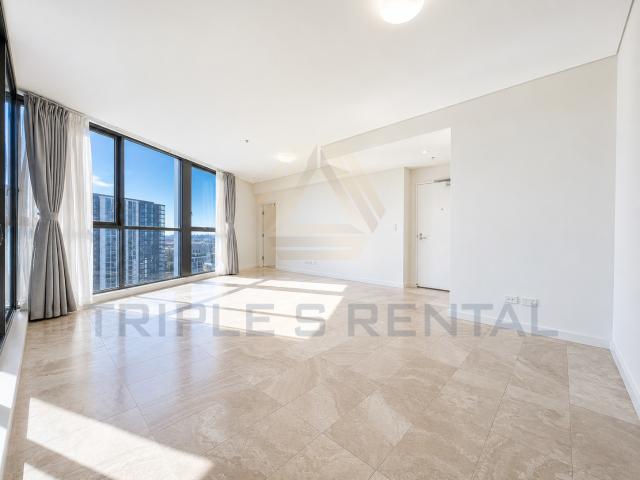 Unfurnished & Marble Floor Living Room & Split Level & City View & 2 Parallel Parking Spaces For Rent!